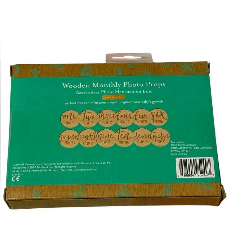 Pearhead Wooden Monthly Photo Props - Brown